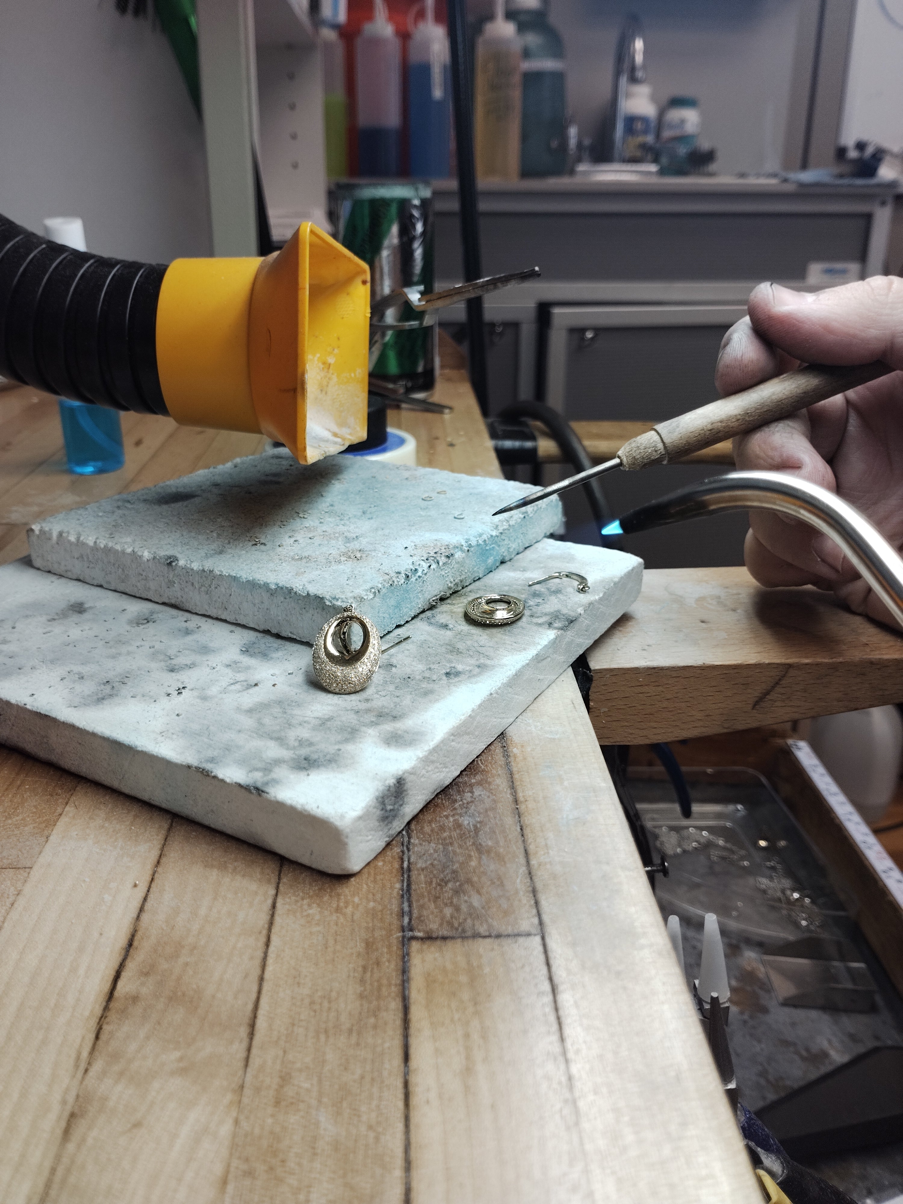 Bentzion at Motek Jewelry Design Studio in Monsey NY completing a custom 3D jewelry design by hand for an pair of custom yellow gold earrings