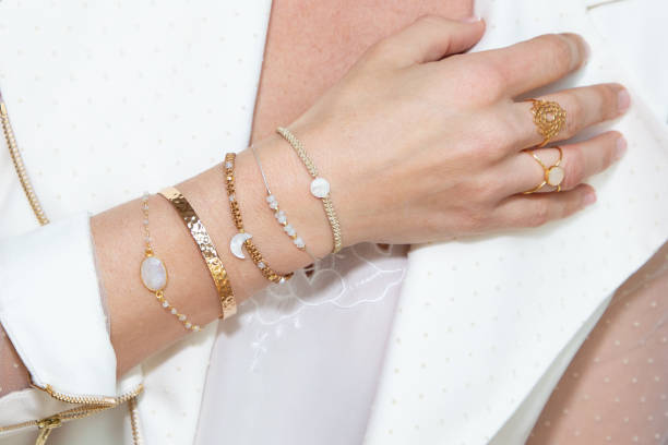How to Choose the Right Gold Jewelry for Your Face Shape