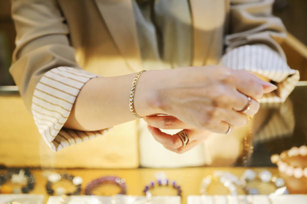 The Best Minimalist Jewelry Pieces for Everyday Wear