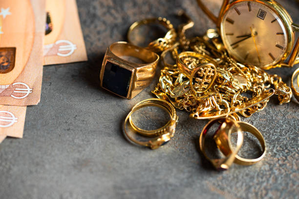 How to Mix and Match Gold Jewelry with Any Outfit